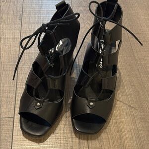 Stylish Black Women's Shoes